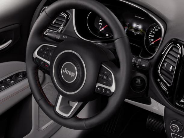 Noleggio breve e lungo termine JEEP COMPASS