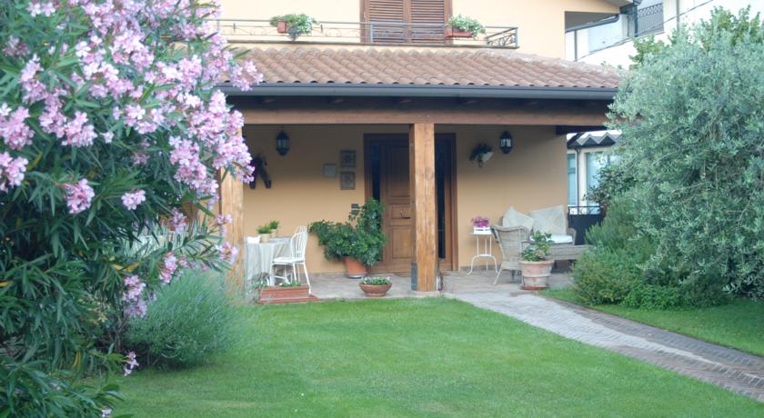 Camere piano terra ingresso dal giardino