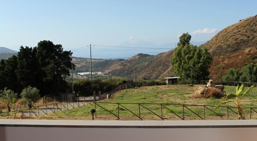 Camere vista Isole Eolie con Centro Benessere