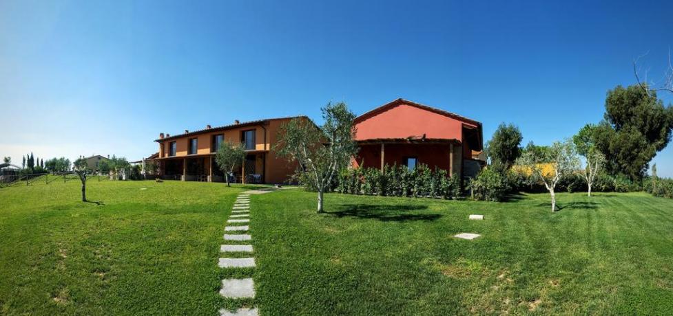 Collesalvetti casa vacanza con Fattoria, giardino
