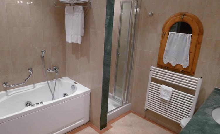 Bagno vasca idromassaggio: Resort La Magia