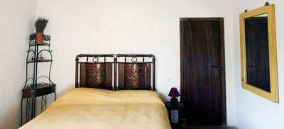 Camera Tino con letto antico