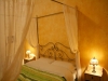 Camera da letto gialla