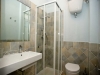 Bagno con doccia in appartamento panoramico in Umb