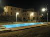 Casale con appartamenti e piscina