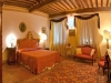 Sala da notte con splendidi arredi
