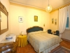 Camera da letto in appartamento a Cortona