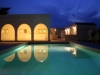 Foto notturna Tenuta di Trulli con piscina