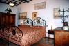 Camere con mobili e dipinti d'epoca