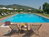Grande Piscina esterna con attrezzature