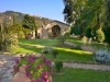 Grande parco verde intorno alla Luxury