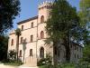 Visita il Castello Montegiove di Mondolfo, Marche