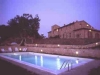 Piscina panoramica immersa nel verde