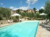 Residence con piscina e giardino in Toscana