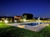 Vista piscina notturna chiaro di luna