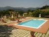 Relais Marmore, Piscina esterna con lettini e ombrelloni