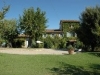 veduta intero casale nel verde in Toscana
