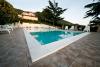Piscina 15x6 mt immersa nel verde