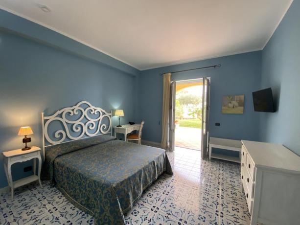 Camera con vista soggiorni romantici Isole Eolie