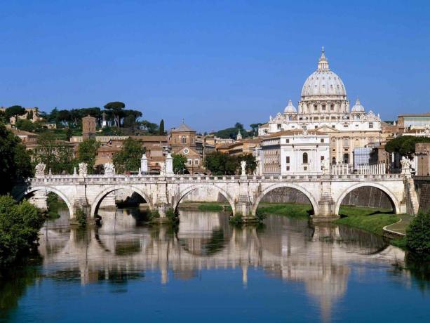 Vista panoramica Basilica di San Pietro a Roma 