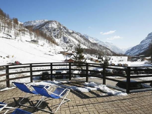 Terrazza Solarium esterna con sdraio 