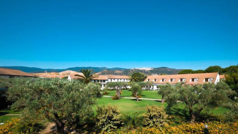 ristorante-piscina-campi-sportivi-nausicaa-village