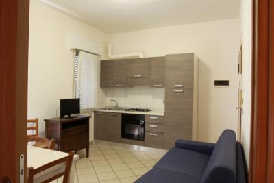 Bilocale lato collina soggiorno e cucina