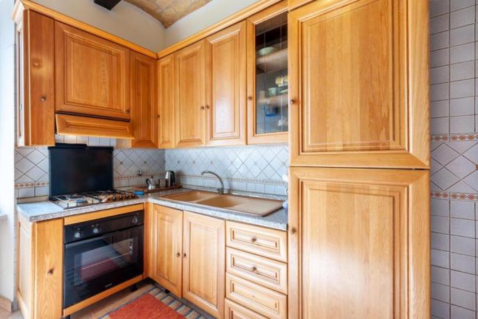 Cucina in appartamento vacanze Roma centro Furio-Camillo