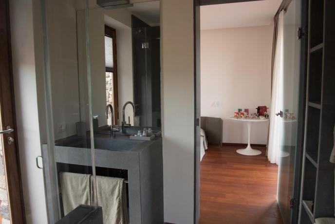 Casa vacanza Lipari con bagno moderno soggiorno Sicilia