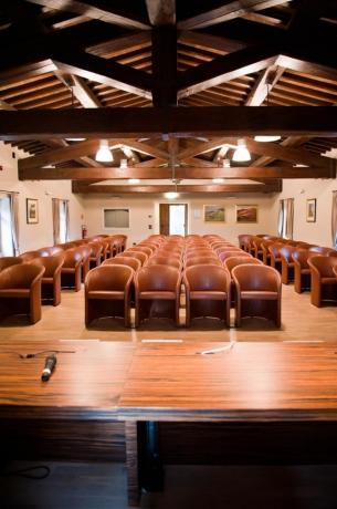 Sala congressi con microfoni resort 5stelle Perugia