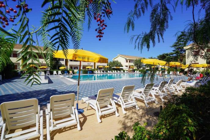 Villaggio-turistico con piscina-attrezzata Sellia-marina