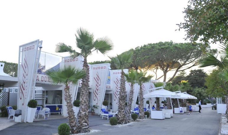 Resort con spiaggia privata a Baia Domizia
