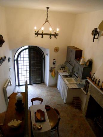 Appartamento vista dall'alto con uso cucina, Ferentillo