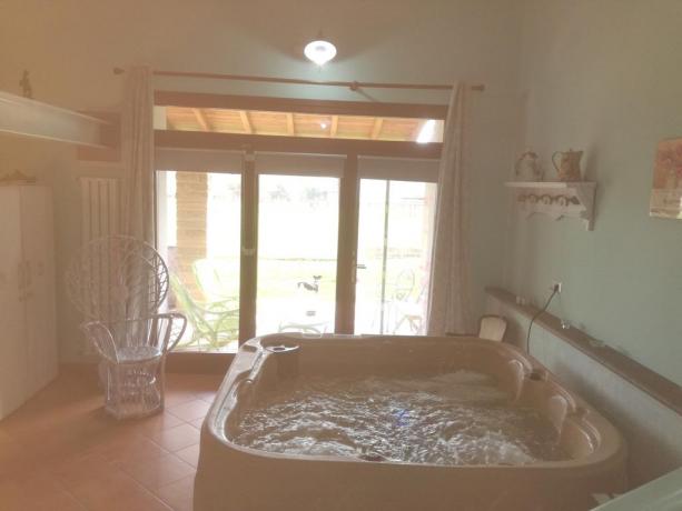 Relax in Agriturismo: con piscina e idromassaggio.