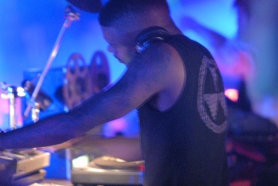 dj  alla consolle
