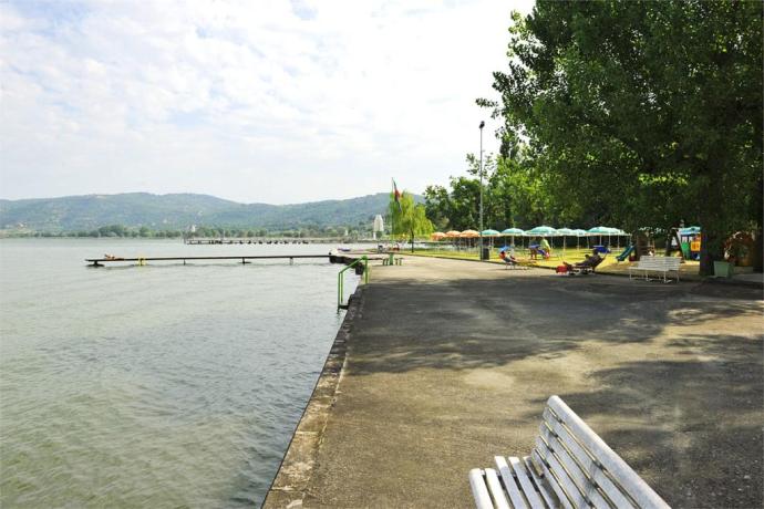 Hotel-3stelle-con spiaggia sul Lago-Trasimeno-Umbria 