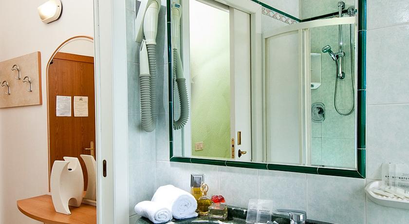 Bagno con box doccia Hotel Cattolica