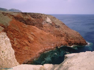 Capraia ferries, Staying in Capraia