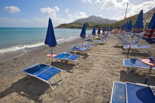 Spiaggia privata-attrezzata Hotel 4 stelle Scario
