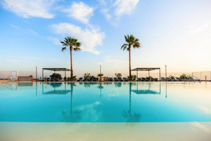 Piscina vista mare a Taranto