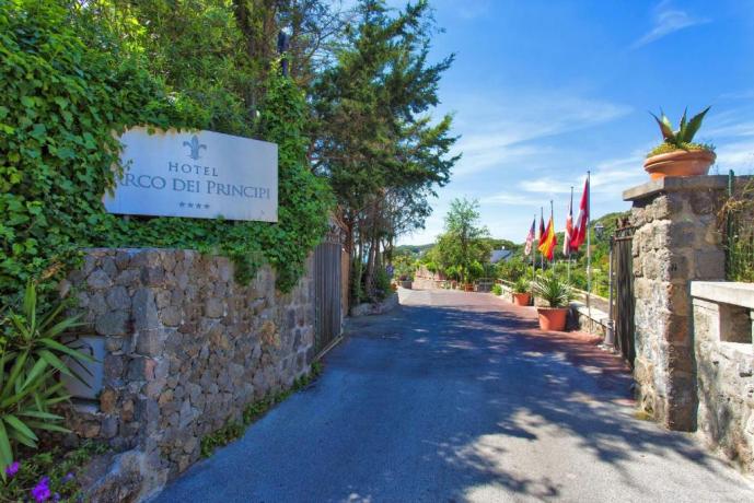 ischia-piscina-coperta-hotel-benessere