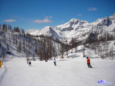 Stay near the slopes and skilifts, Ayas