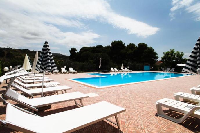 Residence 3 stelle con piscina-solarium Campo-felice-di-Roccella