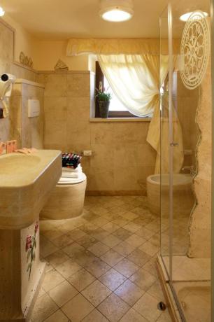 Bagno camera tripla con box doccia Assisi 