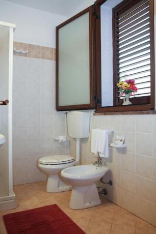 Bagno con doccia resort Castellammare del Golfo