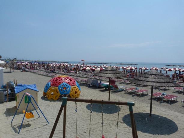 Hotel-3-stelle-Fronte-mare-San-Bartolomeo-Liguria