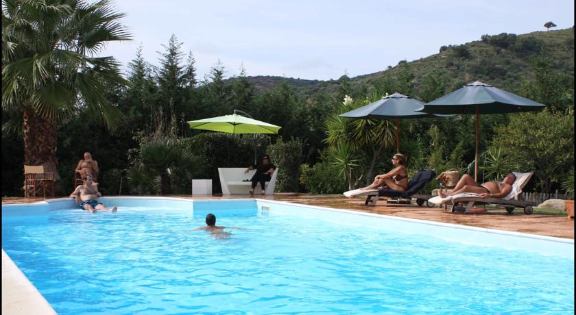 Piscina attrezzata panoramica a Castellabate 