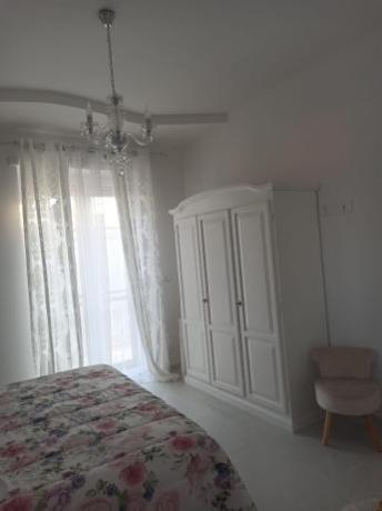 Camera-matrimoniale-shabby-chic-extra-lusso-attico-Gaeta