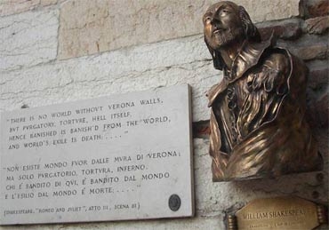Statue of Shakespeare in Verona