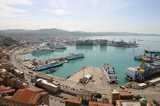Find Accommodations near the port of Ancona